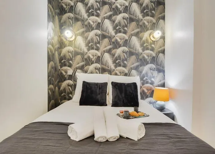 Amazing 10bed In The Heart Of Le Marais And Suprises...